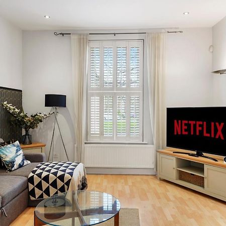 Pristine Stylish Townhouse On The Stray! - Sleeps 9 Villa Harrogate Exterior foto