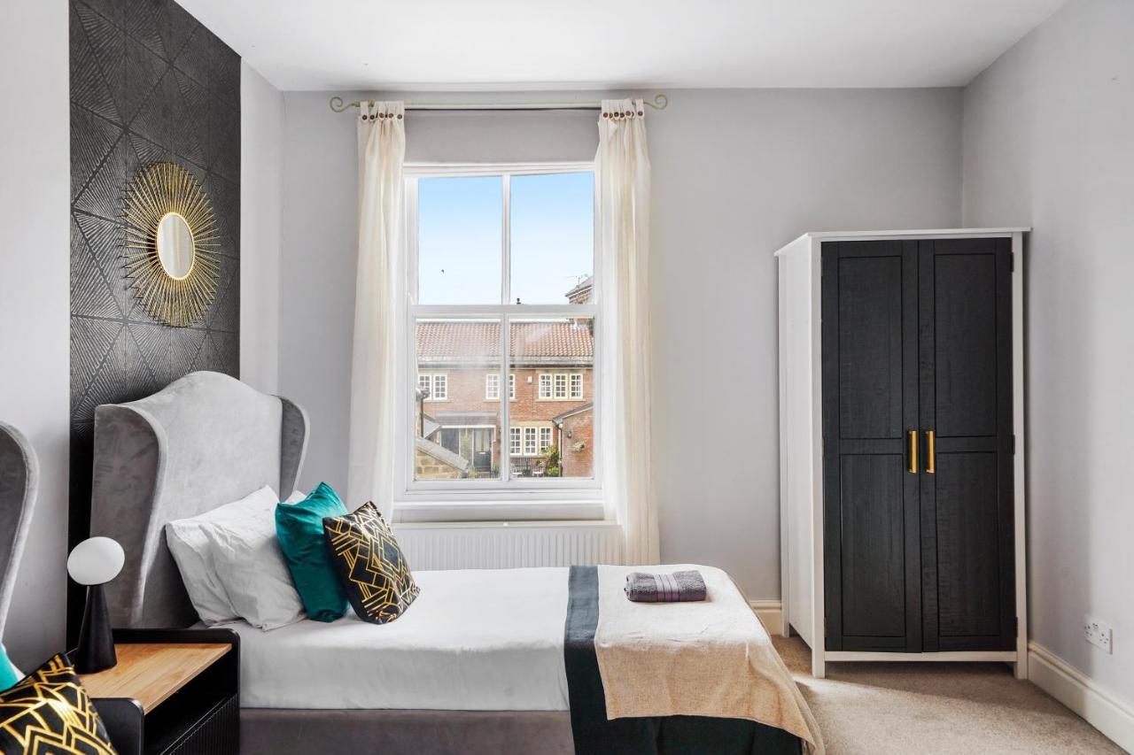 Pristine Stylish Townhouse On The Stray! - Sleeps 9 Villa Harrogate Exterior foto